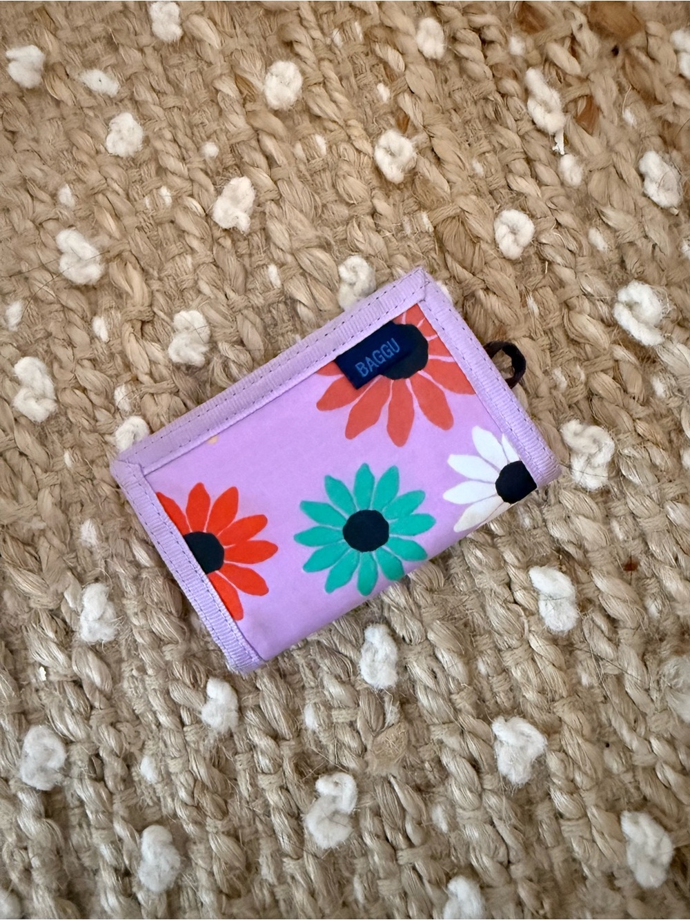 BAGGU Nylon Wallet – Daisy Print (Lilac / Lavender)